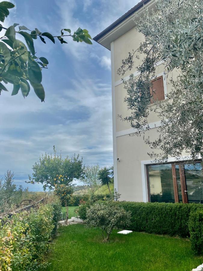 Villa Torre Degli Ulivi คอริเลียโน กาลาโบร ภายนอก รูปภาพ